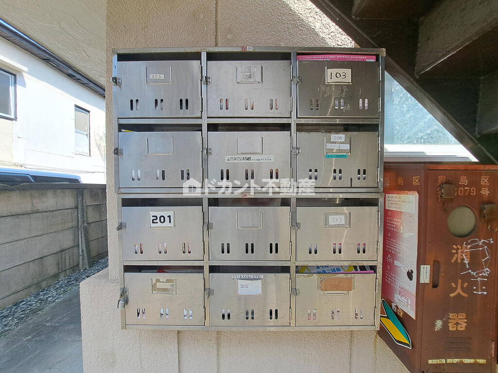 エントランス　集合ポスト完備