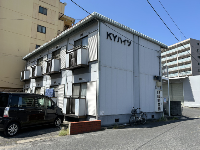 【岡山市北区岡町のアパートの建物外観】
