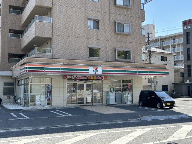 【岡山市北区岡町のアパートのコンビニ】