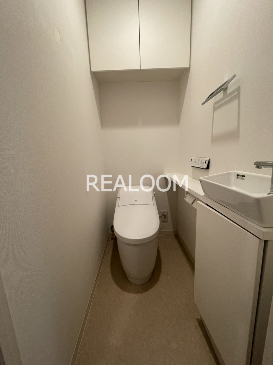 トイレ　※同タイプ別部屋参照（実際のお部屋は建具床材の色見がブラウン