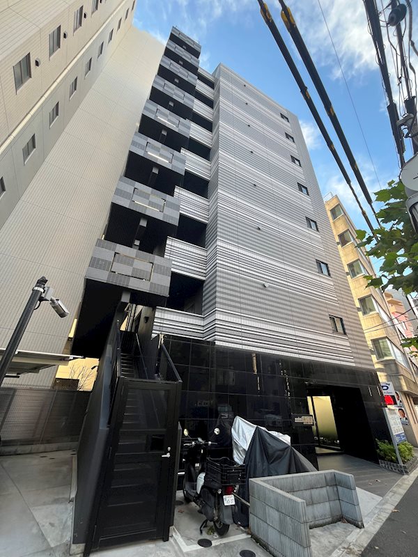 中野区本町のマンションの建物外観