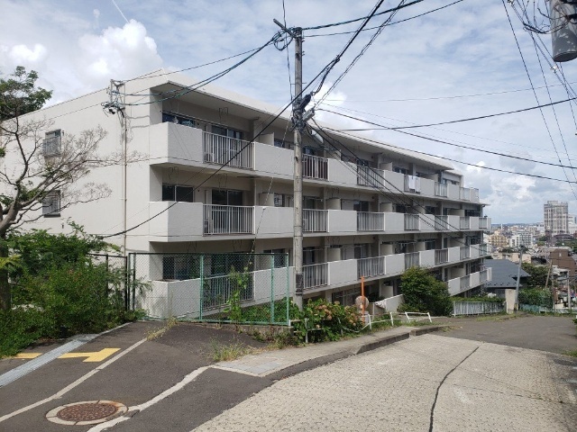 コープ野村川内の建物外観