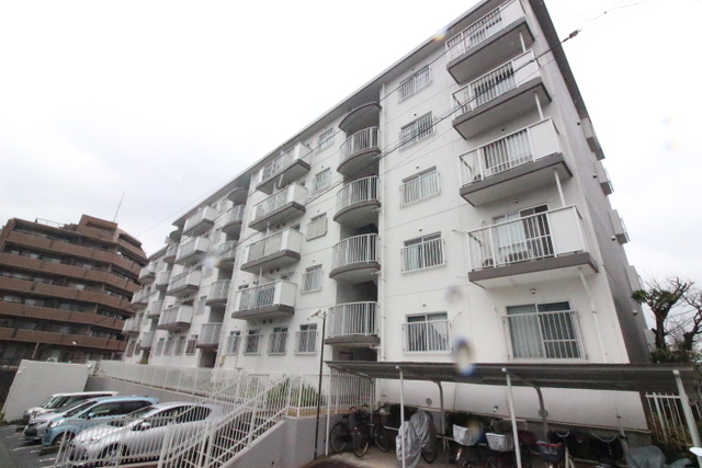 コープ野村香椎駅東Ａ棟の建物外観