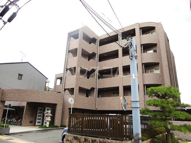 京都市右京区太秦宮ノ前町のマンションの建物外観