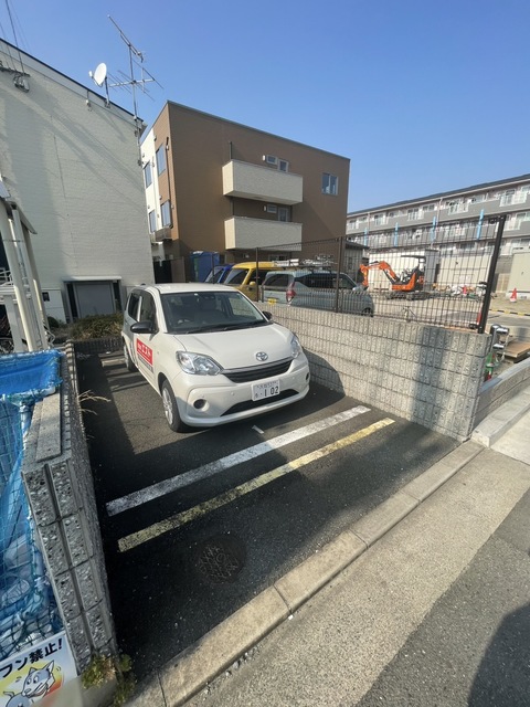 【レオネクスト一津屋の駐車場】