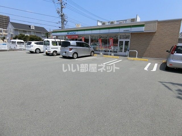 【津市半田のアパートのコンビニ】