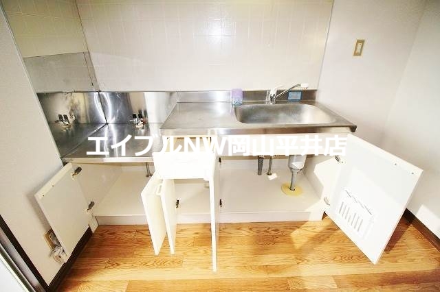 キッチン　キッチンも収納スペース豊富です