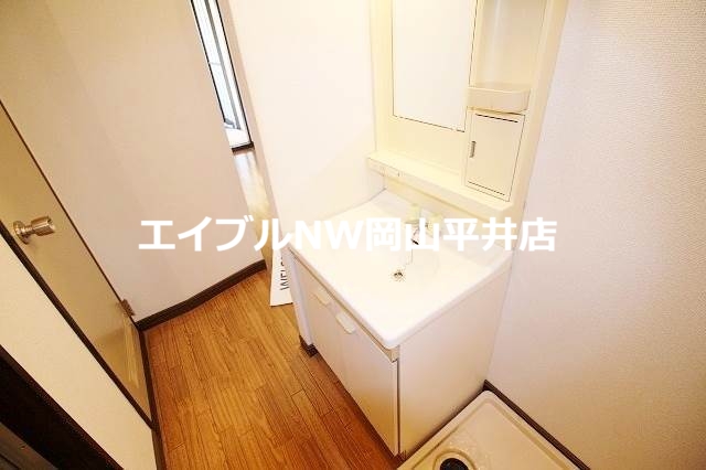 収納　独立洗面台設置済み