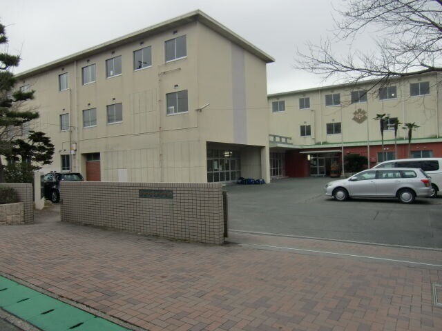 中学校　浜松市立西部中学校（中学校）まで329m