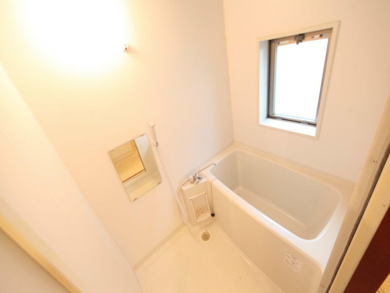 バス・シャワールーム　バスルーム（お風呂トイレ別）窓付（換気良好）