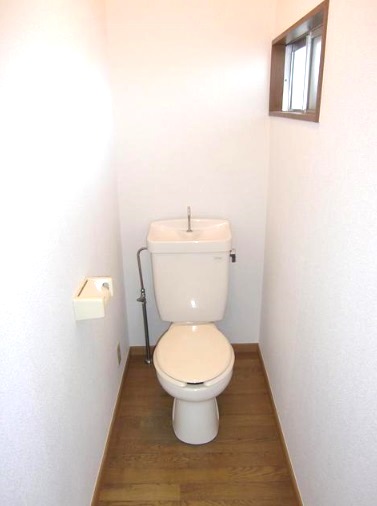 トイレ　トイレは窓付き！
