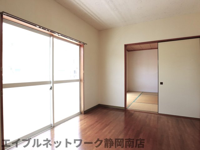 居室・リビング　ゆったり過ごせる居間です
