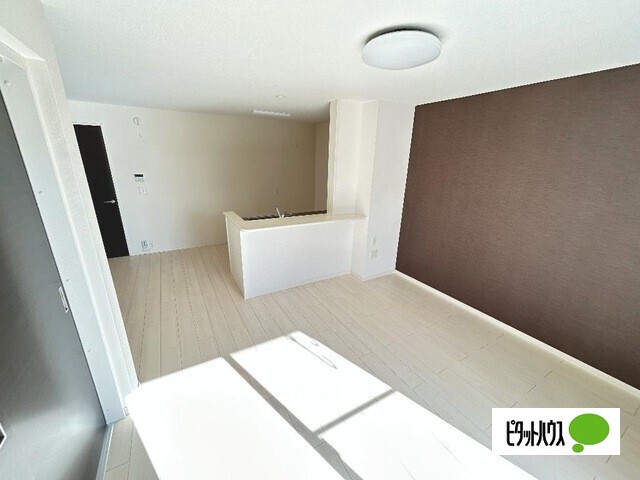 居室・リビング　別室写真です