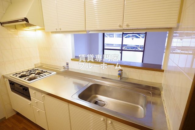 キッチン　3口ガスコンロのシステムキッチン！