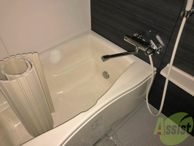 バス・シャワールーム　バスルームはこちらです。広々としてゆったり休めます。