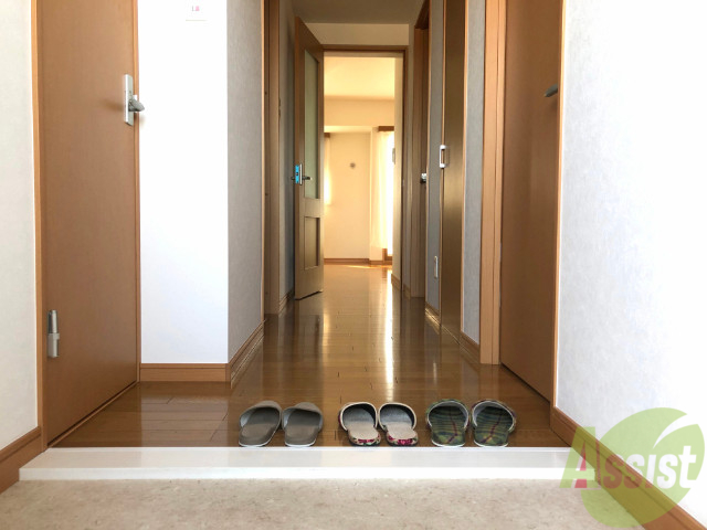 玄関　玄関からの様子を撮影してみました。動線になります。