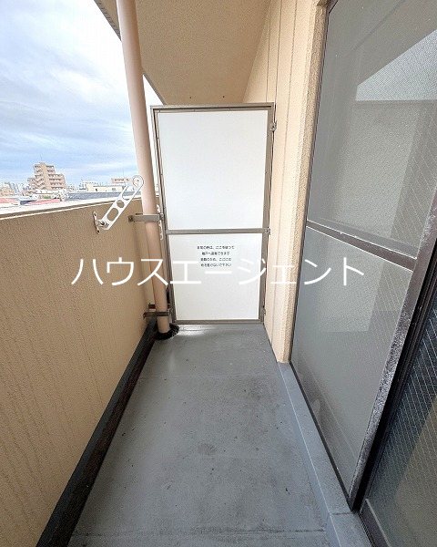 バルコニー　洗濯物が干せます。※参考画像