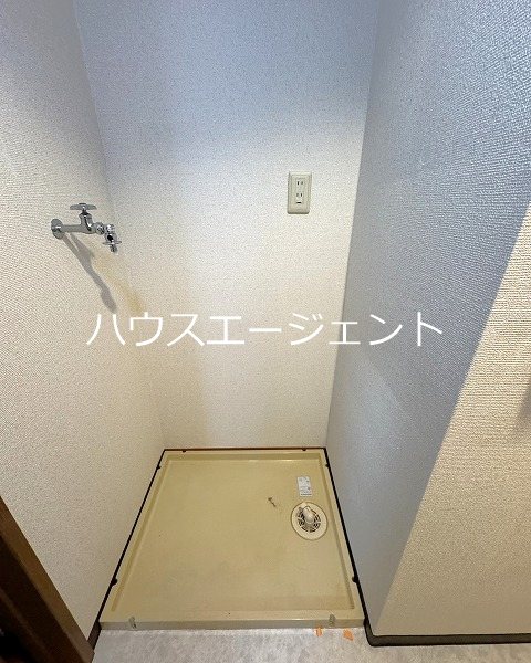 その他　洗濯機置き場は室内にございます。※参考画像