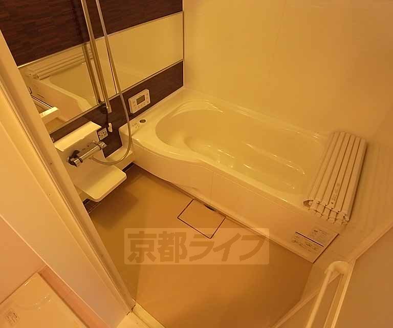 バス・シャワールーム　きれいなバスルームです。