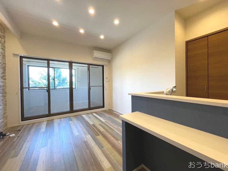 その他部屋・スペース　陽当たりの良い明るい洋室です