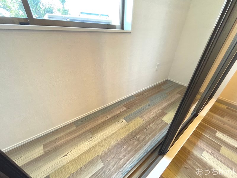 バルコニー　インナーバルコニーで雨の日のお洗濯も安心です。