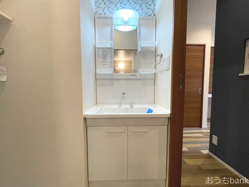 洗面設備　使い勝手の良い洗面化粧台。