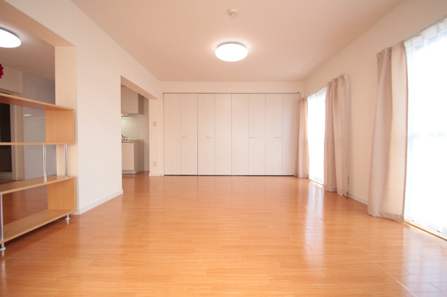 居室・リビング　広々リビング！家具のレイアウトが楽しめます！