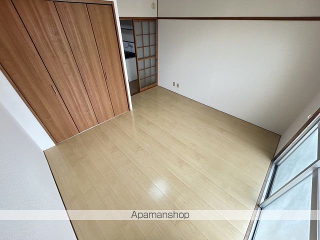 津曲マンションの居間写真