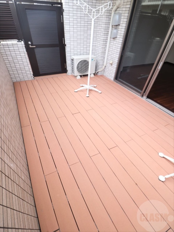 バルコニー　ウッドデッキ付きです