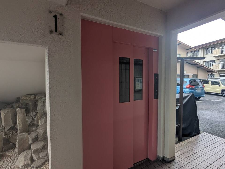 エントランス　エレベーター