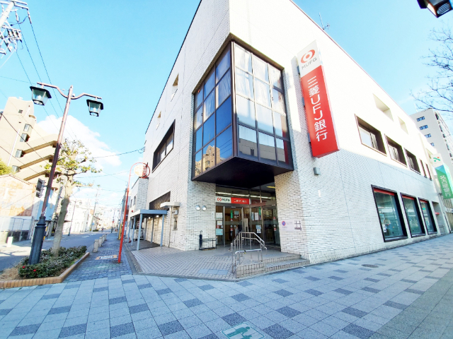 銀行　三菱ＵＦＪ銀行堀田支店（銀行）まで693m