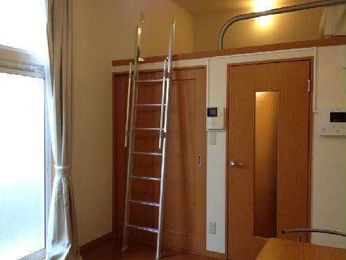 居室・リビング　いろいろ使えるロフト付