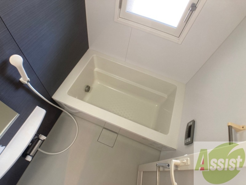 バス・シャワールーム　バスルームはこちらです。広々としてゆったり休めます。