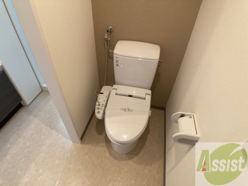 トイレ　ウォシュレット機能がついたトイレです。安心して使用できます。