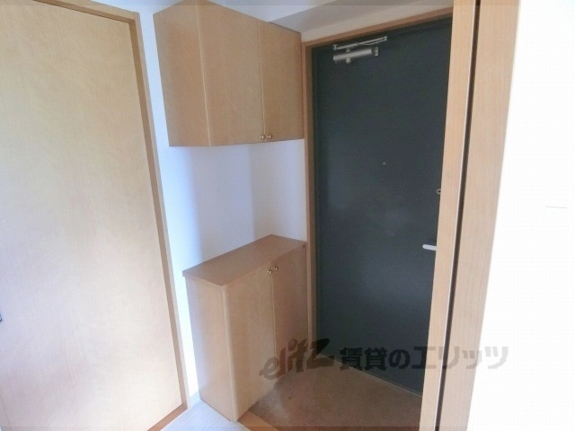 玄関　上部収納