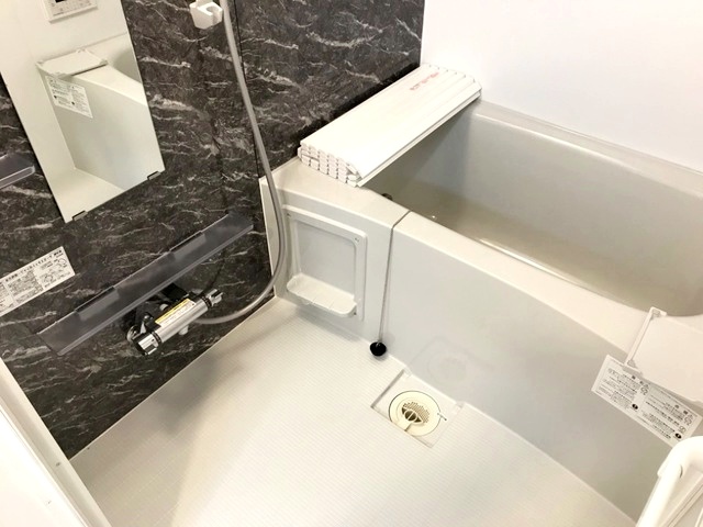 バス・シャワールーム　嬉しい追い焚き・浴室乾燥機付きです♪