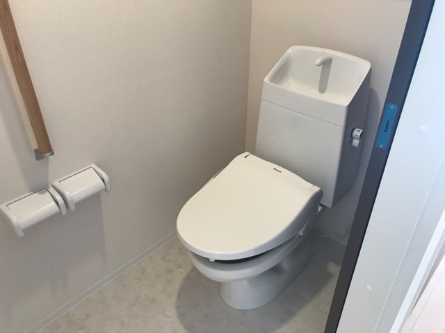 トイレ　嬉しい温水洗浄便座♪