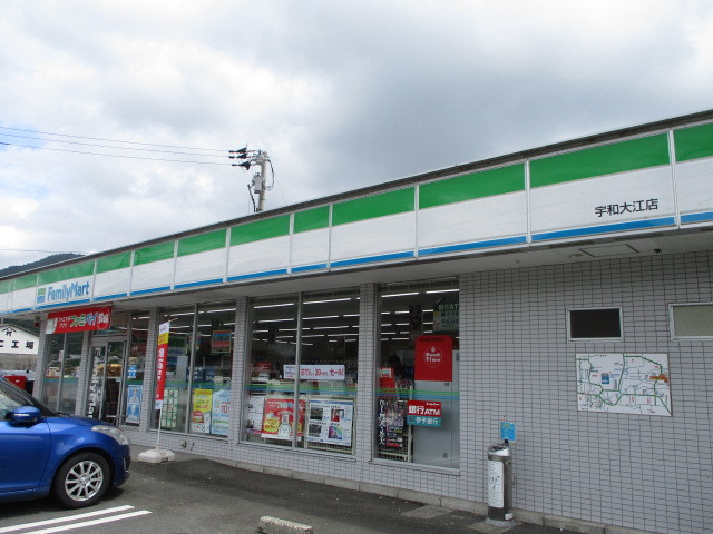 コンビニ　ファミリーマート宇和大江店（コンビニ）まで1300m