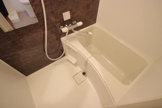 バス・シャワールーム　※別部屋の写真です