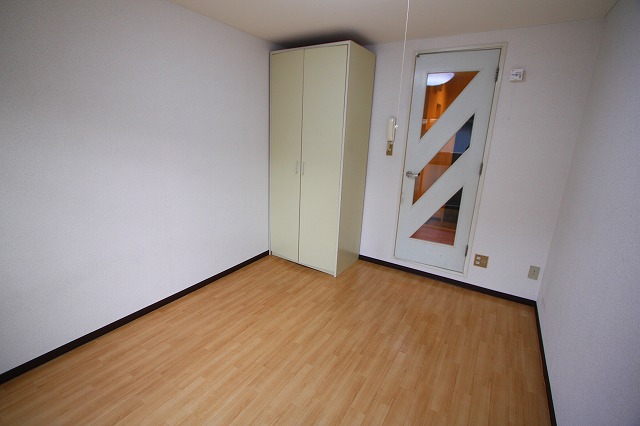 居室・リビング　こちらの居間で趣味の時間をお楽しみください