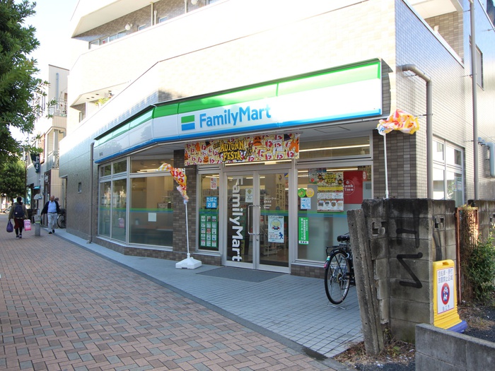 コンビニ　ファミリーマート喜多見店（コンビニ）まで443m