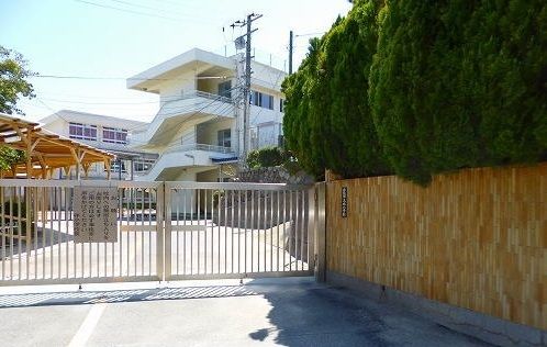 小学校　伴小学校（小学校）まで350m