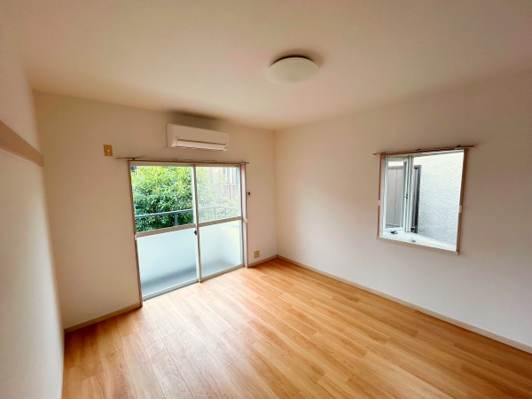 居室・リビング　2面採光で日当たり良好