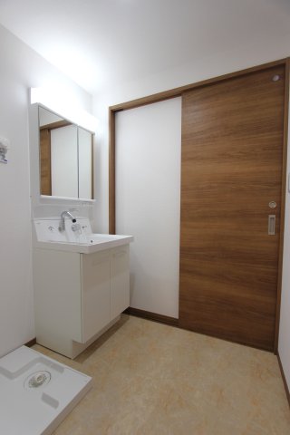 洗面設備　参考写真です。現況優先。