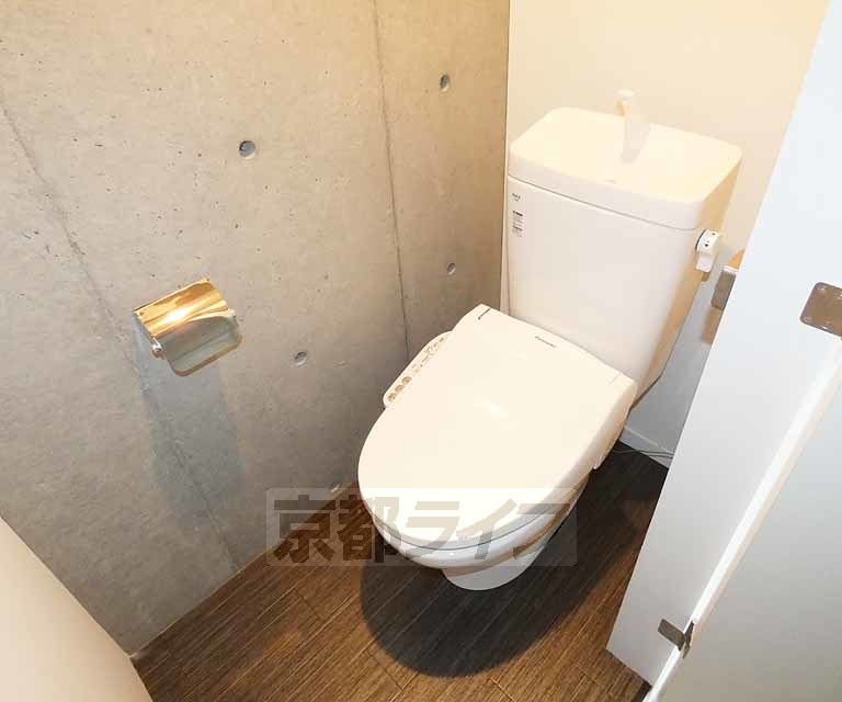 トイレ　ウォシュレット付きです。