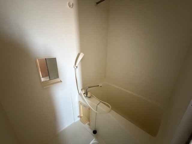 バス・シャワールーム　別号室です　現状を優先します