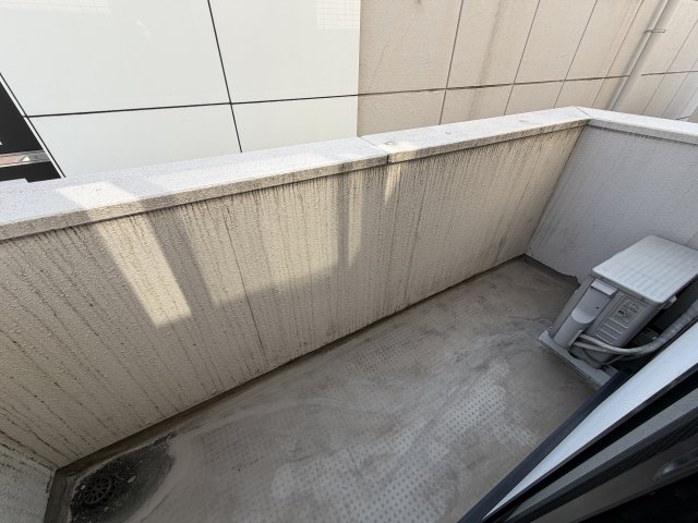 バルコニー　別号室です　現状を優先します