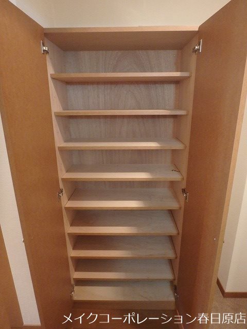 玄関　写真は同型タイプ