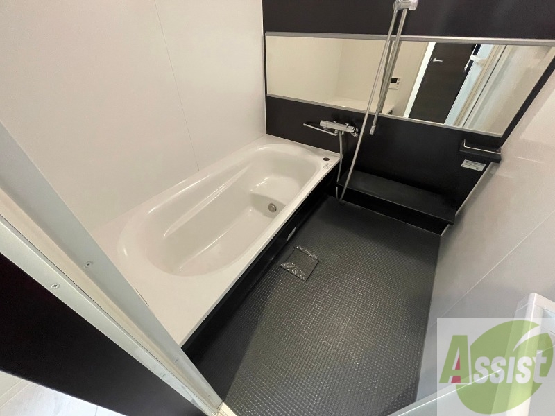 バス・シャワールーム　お風呂になります。一日の疲れを癒してくださいね。