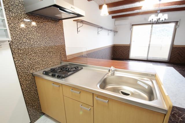 キッチン　※同タイプ部屋の写真です。